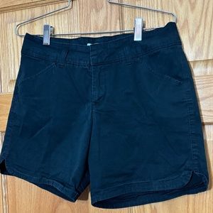 Lee natural fit just below the waist black shorts